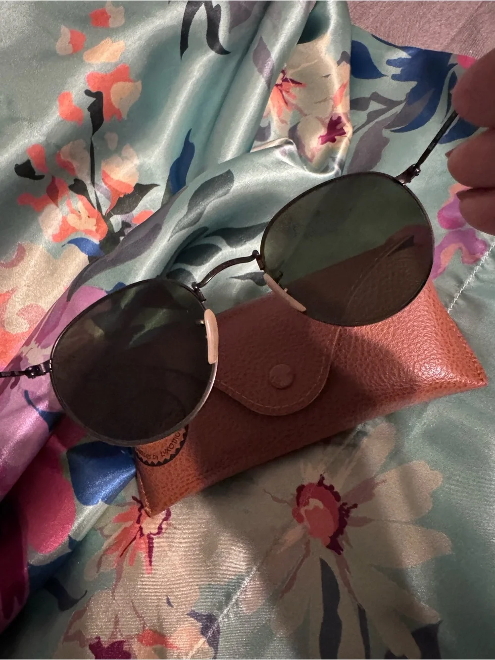 Ray-Ban Round Metal Sunglasses - Antique Gold Frame with Lavender-pink Lense